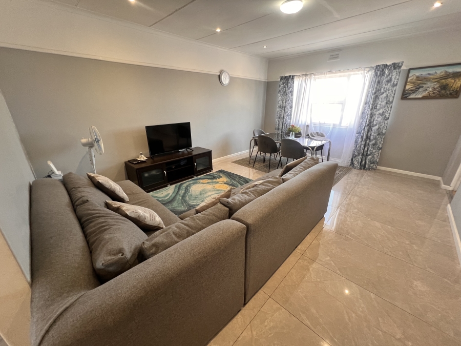 2 Bedroom Property for Sale in Fairfield Estate Western Cape